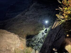 外籍登山客受傷困劍龍稜 瑞芳警消聯手救援護送下山送醫 5 1773546026443