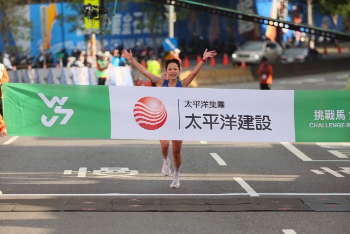 《圖說》2026新北市萬金石馬拉松，挑戰馬女子組總排名第一陳美彤。成績：38分01秒。〈體育局提供〉