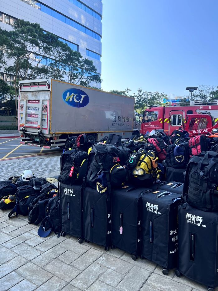 整合強化輪值任務 新北特搜跨區實境演練 16 《圖說》新竹物流協助做後勤運輸。〈消防局提供〉