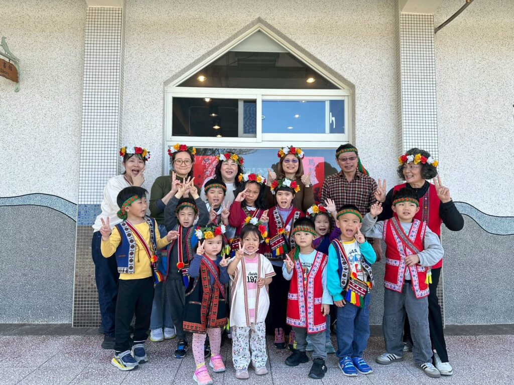 行動書屋首站前往國小，圓滿成功。圖新北市政府原民局提供