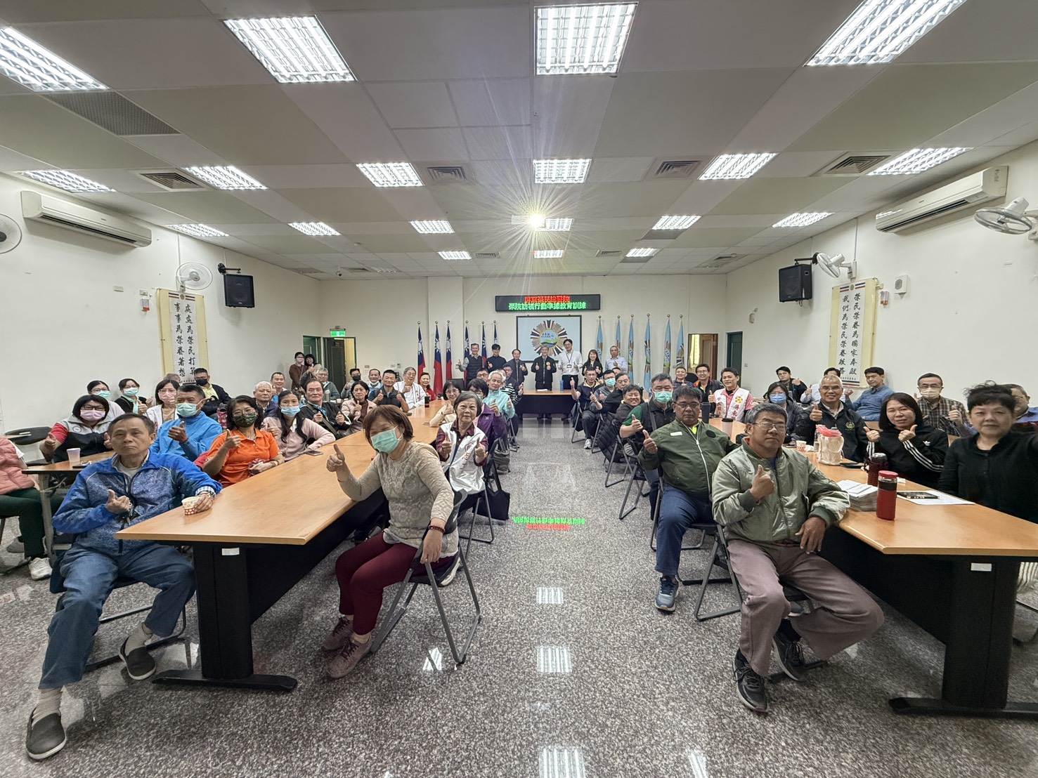 圖說1：課程結束後，與會人員合影