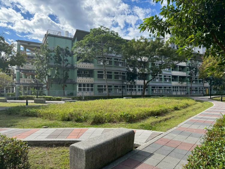 《圖說》三峽區北大國小北側綠家園基地綠美化成果---通學廊道型。〈城鄉局提供〉