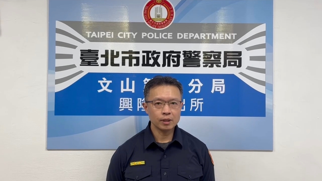 網傳男子持刀隨機砍人  文二警查證澄清係討債衝突   當場逮捕犯嫌送辦