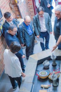 《圖說》新北市長侯友宜率市府團隊赴澳洲雪梨,拜會全球頂尖煙火設計團隊Foti International Fireworks,由家族第7代經營者接待。〈新聞局提供〉