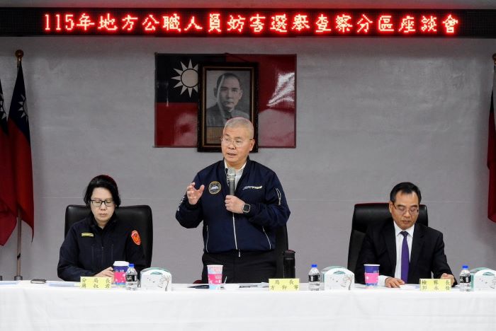 《圖說》市警局長方仰寧出席永和分局115年地方公職人員妨害選舉查察分區座談會，勉勵同仁精進查察作為，提升整體偵辦效能，右一新北地檢署檢察長郭永發、左一永和分局長蔣叔君。〈永和分局提供〉