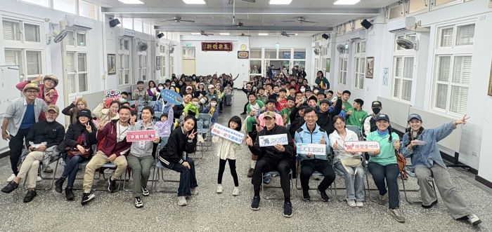 《圖說》參與活動人員了解淨灘與海洋保護知識,一起努力保護海洋生態。〈環保局提供〉