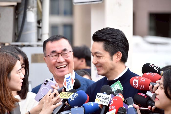 《圖說》李四川出席台北市政府前活動與蔣萬安市長同時接受採訪。〈李辦提供〉