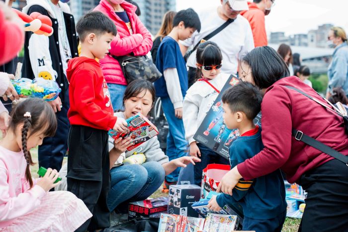 《圖說》歡迎小朋友帶玩具來找小小攤主交換驚喜。〈高灘處提供〉