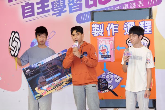 從興趣到實作 新北AI競賽引領學生打造學習藍圖 22 《圖說》優等獎泰山高中電子科讓哆啦A夢AI幫你搞定煩惱的統測英文。〈教育局提供〉