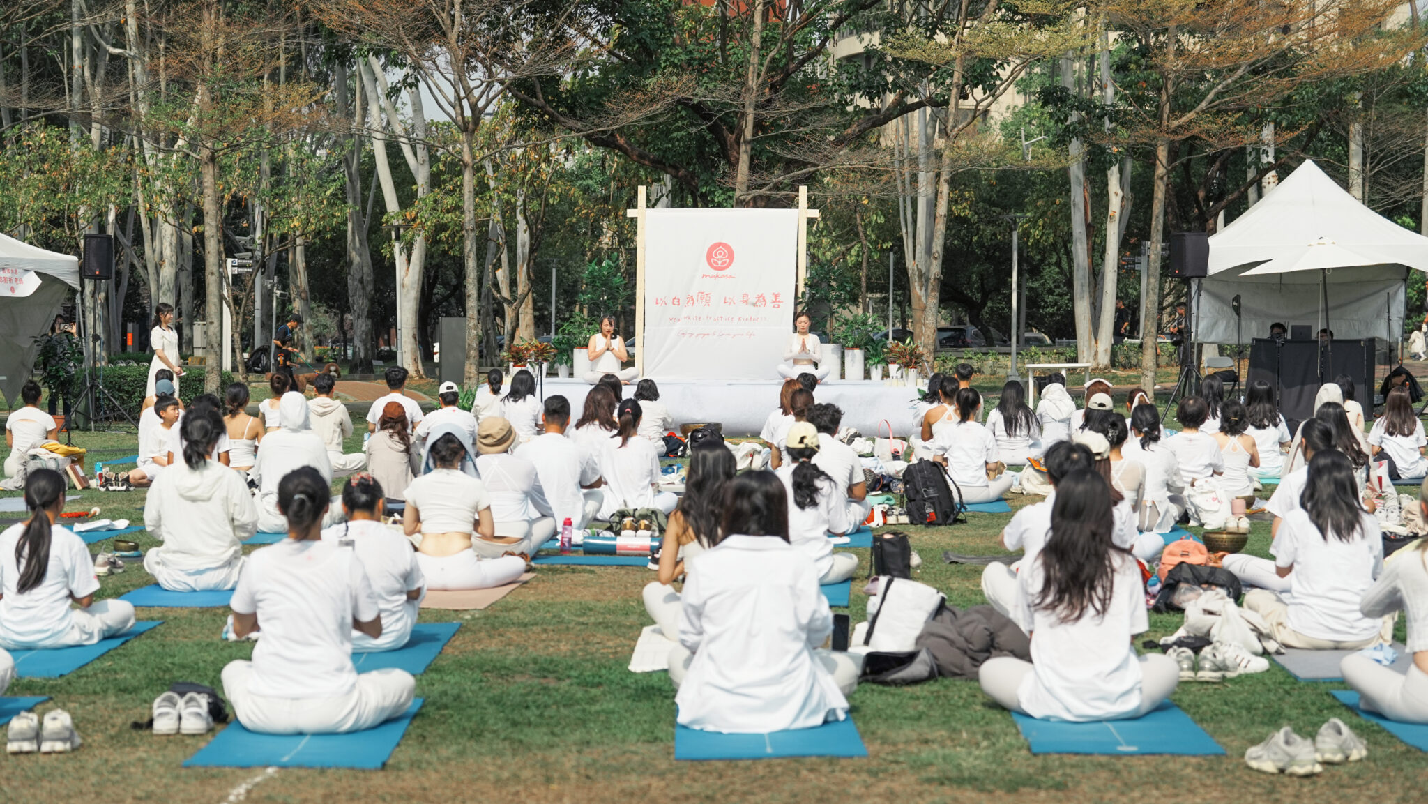 Mukasa白色瑜珈點亮文心森林公園   匯聚十萬善款助印度慈恩小學童