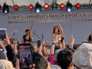 《圖說》新北「泰國潑水節暨移工歡樂健康路跑活動」,洋溢濃厚異國風情。〈勞工局提供〉