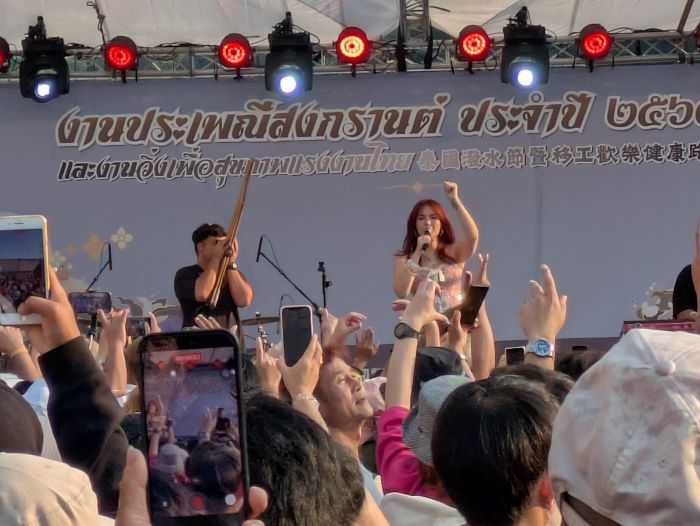 《圖說》新北「泰國潑水節暨移工歡樂健康路跑活動」,洋溢濃厚異國風情。〈勞工局提供〉