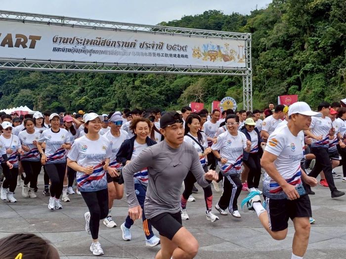 《圖說》活動一早在碧潭河畔由3公里健康路跑拉開序幕。〈勞工局提供〉