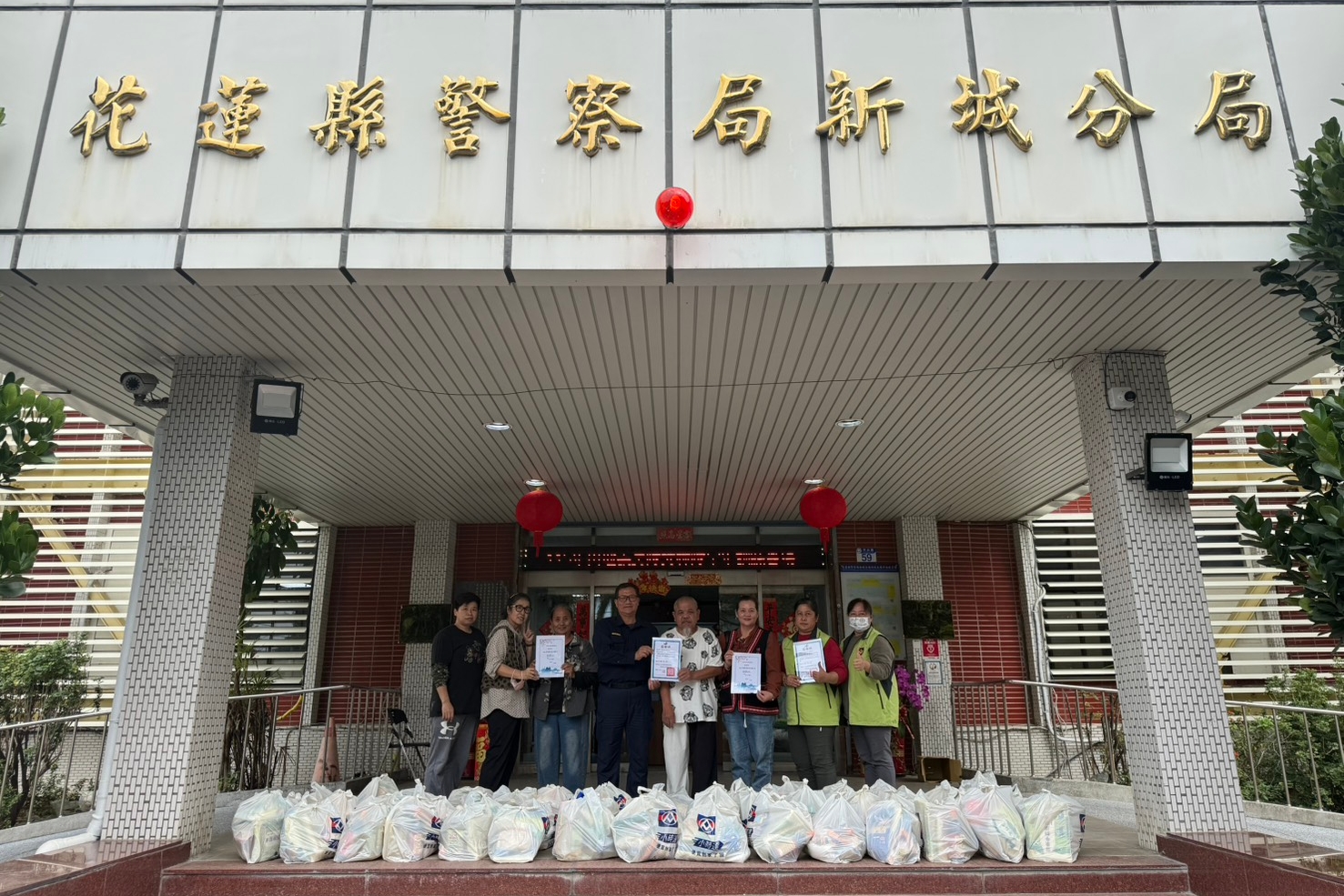 善心物資送暖偏鄉  新城警協助轉介關懷弱勢