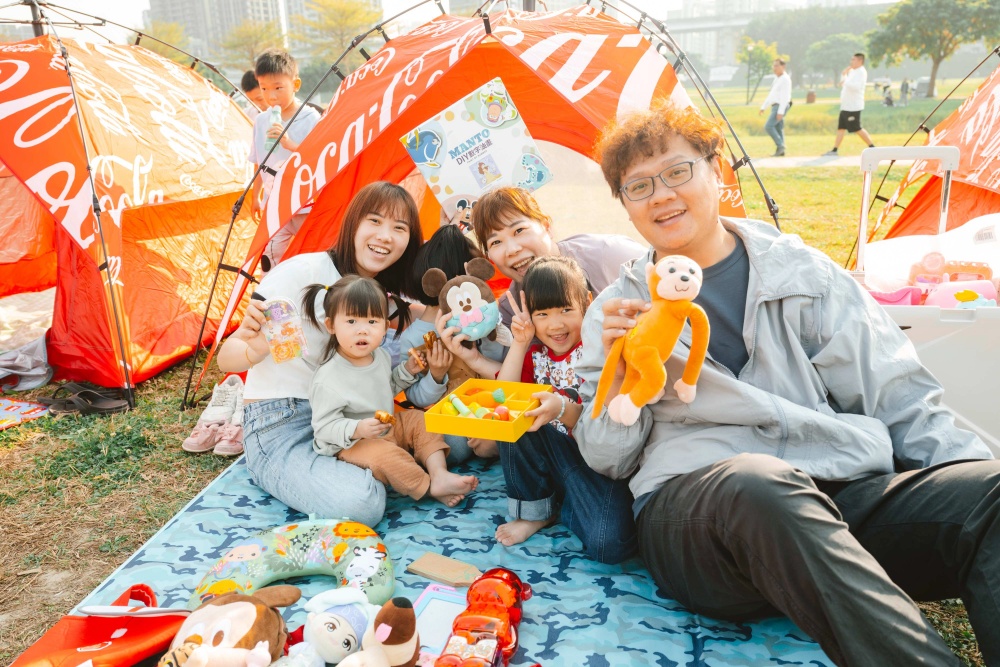 在星光與歌聲中圓滿落幕!「2026 新北春紛節」留下難忘的春日印象 30 02新北春紛節留下難忘的春日印象小小攤主互換玩具大成功