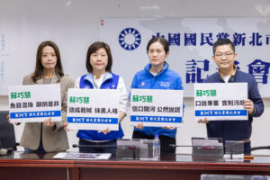 《圖說》新北市議會國民黨團今日召開記者會,點名民進黨陣營選戰操作,左起;市議員江怡臻、黨團書記長陳儀君、副書記長洪佳君、黨團智庫總召黃心華。〈國民黨團提供〉