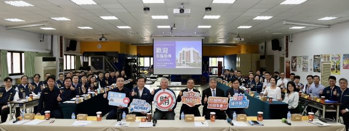 《圖說》海山分局115年地方公職人員妨害選舉查察分區座談會合影，中為警察局長方仰寧。〈海山分局提供〉