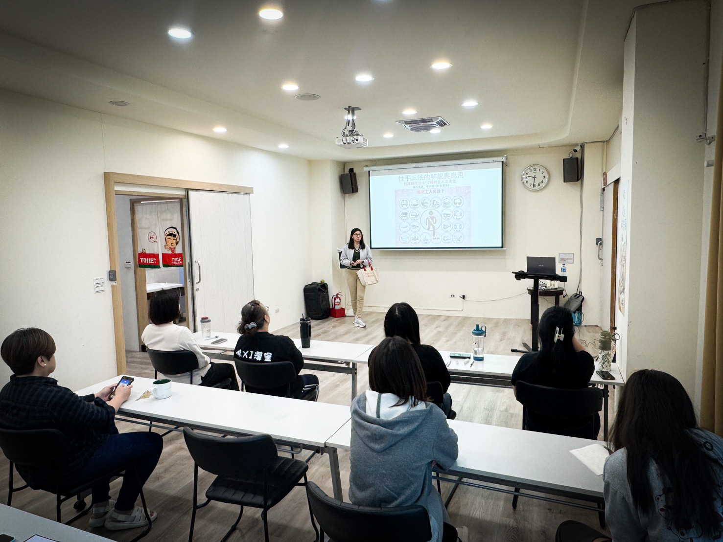 點亮防護之光  花警前往希望學園宣導婦幼安全與反詐騙