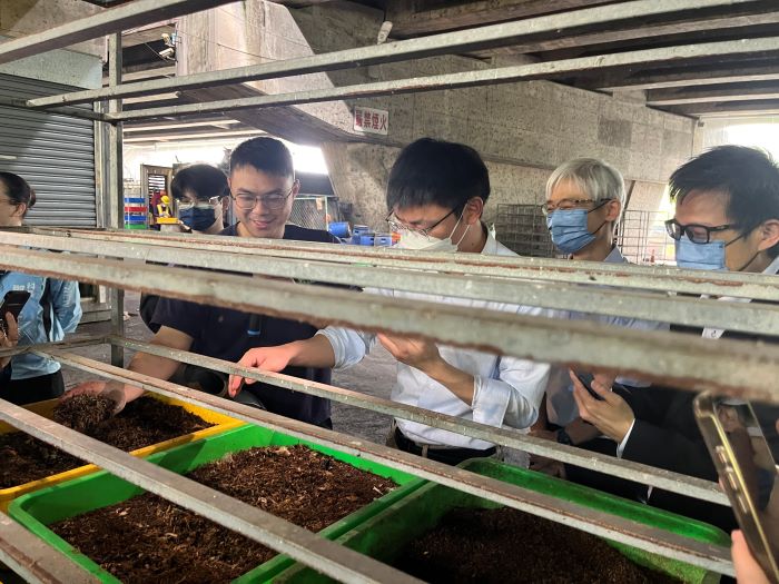 《圖說》日本參訪團學習有機廢棄物(廚餘)處理方式及政策。〈環保局提供〉