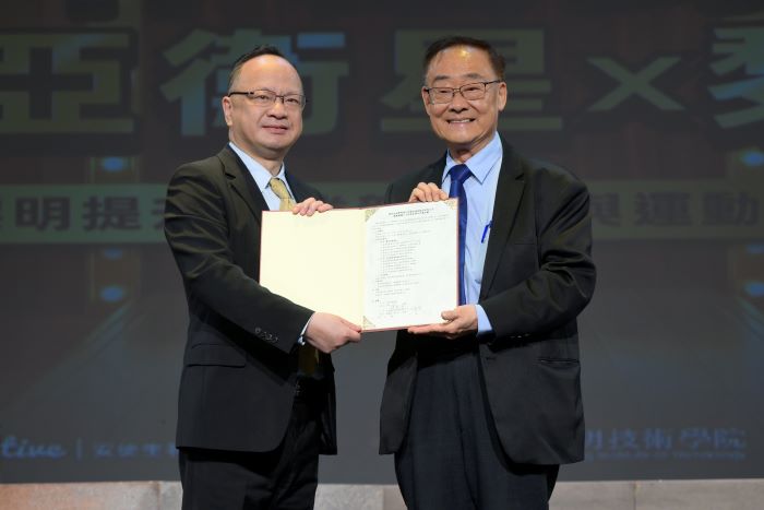 《圖說》黎明技術學院校長林明芳與台亞衛星通訊總經理郭育鈞簽訂產學合作備忘錄。〈黎明技術學院提供〉