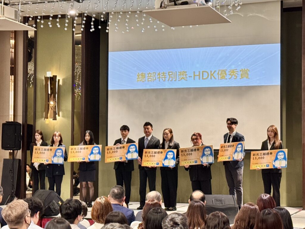 %E6%98%8E%E5%85%89%E6%96%87%E6%95%99%E4%BA%8B%E6%A5%AD%E8%91%A3%E4%BA%8B%E9%95%B7%E6%A5%8A%E4%BD%B3%E5%8F%A1%EF%BC%88%E4%B8%AD%EF%BC%89%E5%9C%A82026%E5%B9%B4%E6%9C%83%E9%A0%92%E7%99%BC%E7%B8%BD%E9%83%A8%E7%89%B9%E5%88%A5%E7%8D%8E%E3%80%82