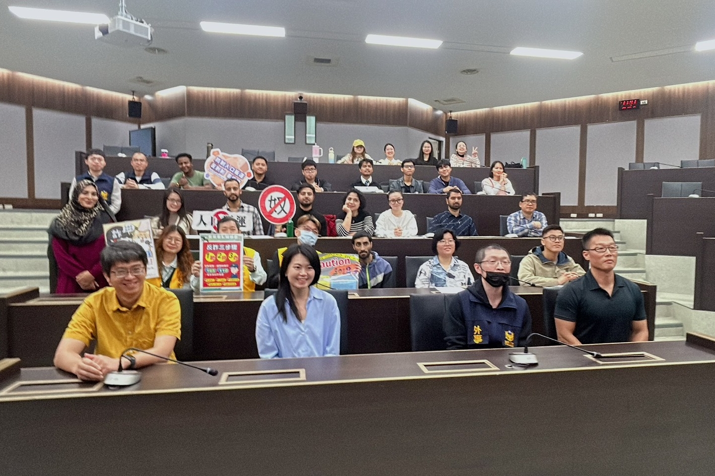 基警防制人口販運宣導列車  校園首站駛進海洋大學