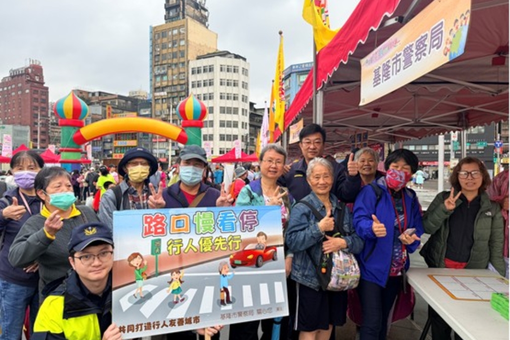 新住民健走嘉年華  交警宣導用路安全