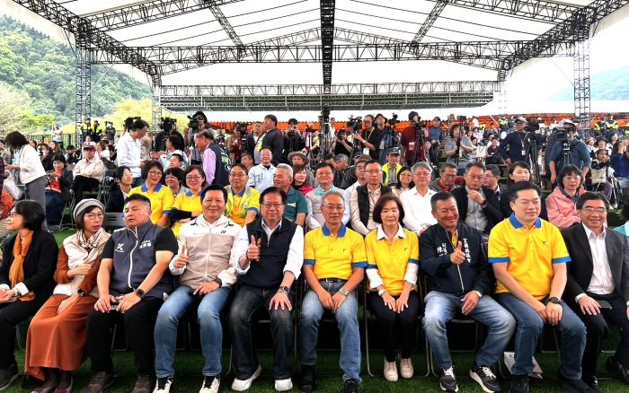 《圖說》2026宜蘭綠色博覽會今日開幕，新北市副市長朱惕之〈前排左四〉與宜蘭縣代理縣長林茂盛同台宣傳系列活動，展期將持續至5月10日止。〈農業局提供〉