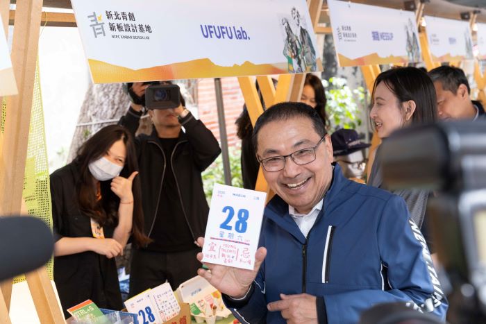 《圖說》侯友宜市長在新板設計基地與青年創業團隊UFUFU+Lab.交流。〈青年局提供〉