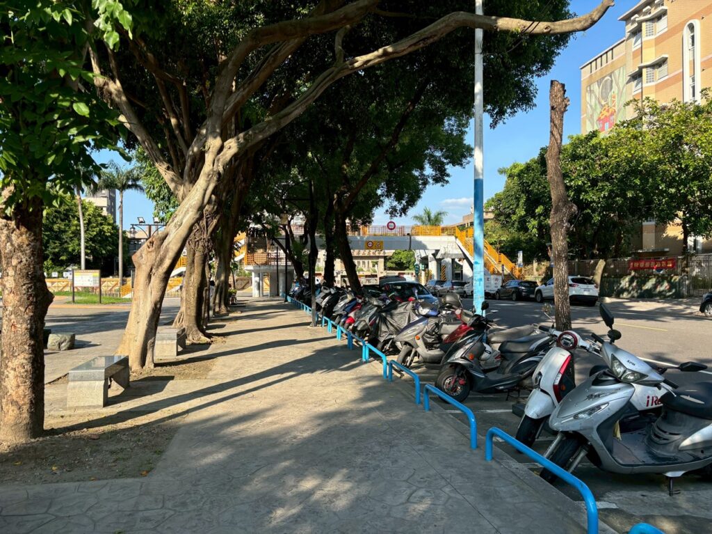 %E6%B5%B7%E5%B1%B1%E8%B7%AF%E5%81%B4 %E6%96%BD%E5%B7%A5%E5%89%8D