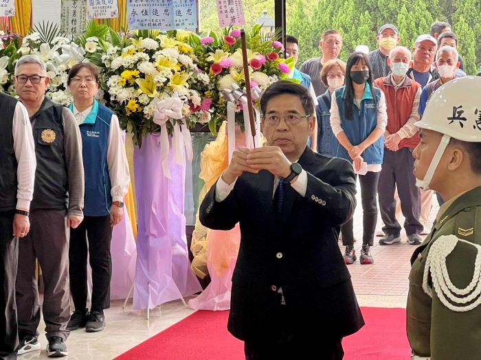 《圖說》樹林軍人忠靈祠舉行「115年春祭國殤典禮暨公殞官兵追悼大會」，由副秘書長柯慶忠代表擔任主祭官。〈民政局提供〉