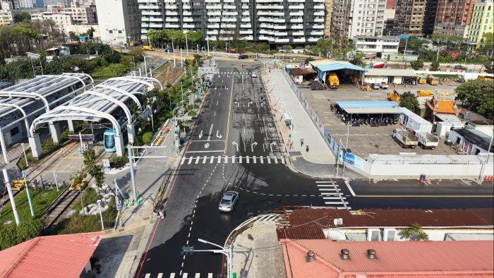 淡江大橋5月將通車 道路拓寬人行優化全面到位 8 《圖說》中正路二段51巷完工照。〈工務局提供〉