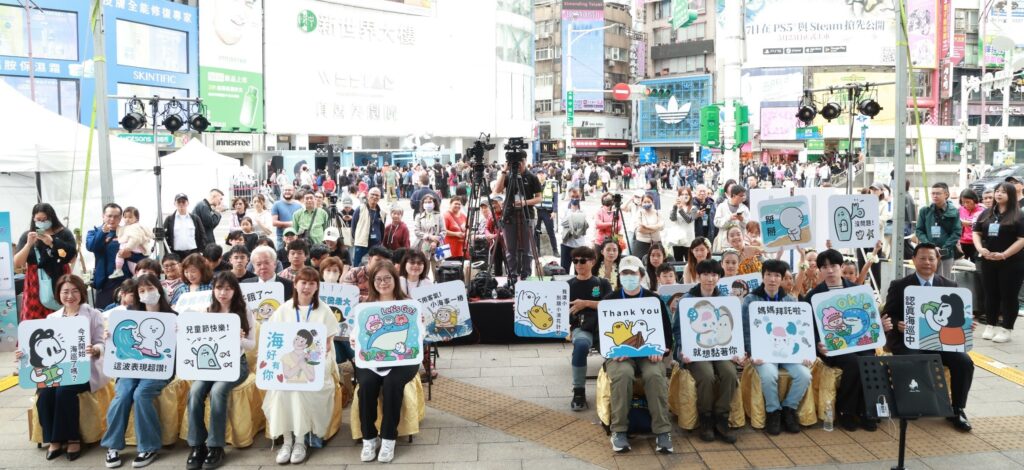 圖3海洋委員會今日於台北西門町舉辦海洋主題LINE貼圖發布會暨粉絲見面會