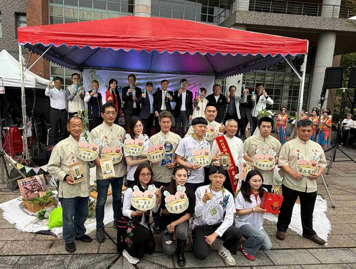 《圖說》國立臺北大學主辦「2026第六屆三峽綠茶季」，首度串聯三峽碧螺春與樹林酒廠跨界聯名推出特調新品「星旋酒」，展現農產加值與創新行銷的無限可能。〈農業局提供〉