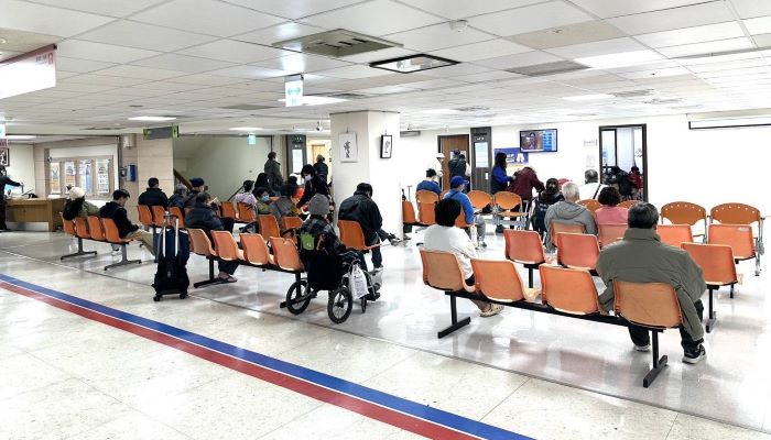 《圖說》新北市立聯合醫院候診區。〈衛生局提供〉