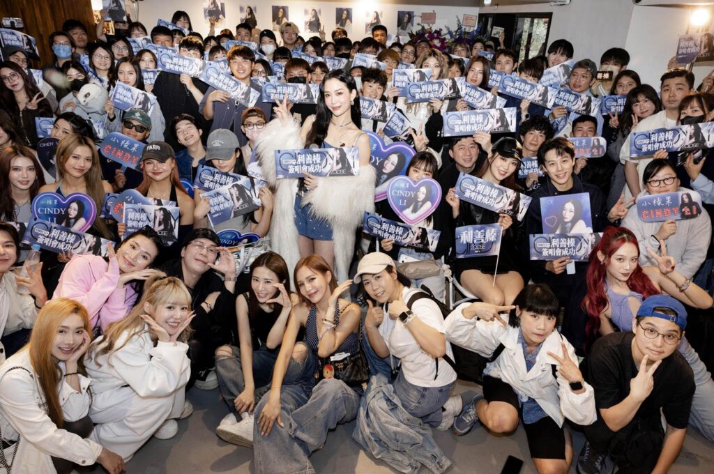 隊長利善榛首發新EP搶頭香!簽售會爆滿500粉擠爆現場秒殺 22 下午6.45 2026 3 30的影像