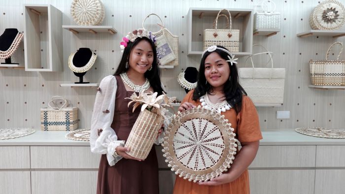 馬紹爾群島核試受難紀念日登場 新北推動跨文化交流教育 8 《圖說》馬紹爾群島共和國大使館透過展出傳統手工藝品,分享深厚的海洋文化背景。〈青年局提供〉