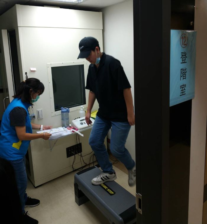 《圖說》計程車駕駛人健康檢查透過定期健檢，不僅掌握健康狀況，也能兼顧行車安全。〈交通局提供〉