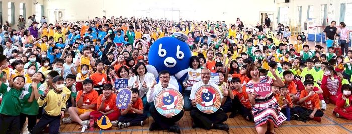 《圖說》新北市教育局今日攜手慈心有機農業發展基金會及福智文教基金會，於溪洲國小推動校園減塑計畫。〈教育局提供〉