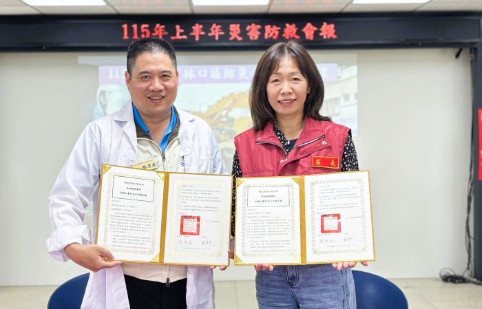 《圖說》林口區公所為提升地方整體防災與應變能量，獸醫專業入列！鄭淑敏區長與佳林動物醫院駱院長共同守護毛小孩。〈林口區公所提供〉