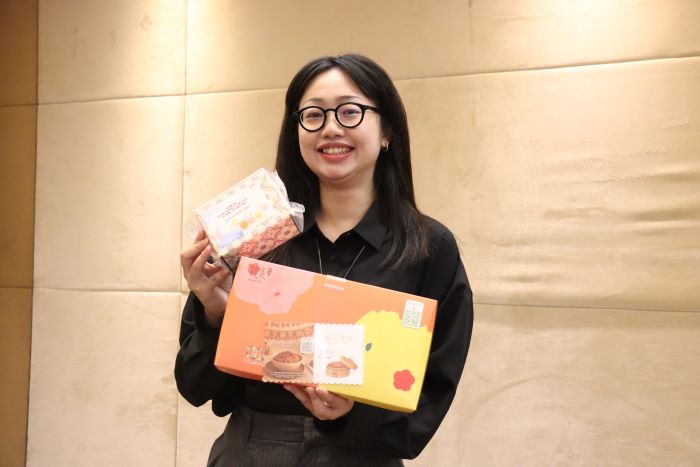 《圖說》因應年輕人不喜歡被問及婚育隱私，民政局貼心透過贈送參加聯合婚禮後一年內懷孕者「好孕彌月禮盒」方式，鼓勵新人主動分享懷孕喜悅予以祝福，同時檢視政策執行效果。〈民政局提供〉