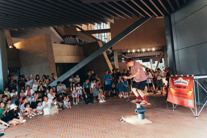《圖說》迎接兒童節連假，新北市文化局自4月3日至6日於新北市美術館，推出連續四天不間斷的戶外與室內演出活動。〈文化局提供〉