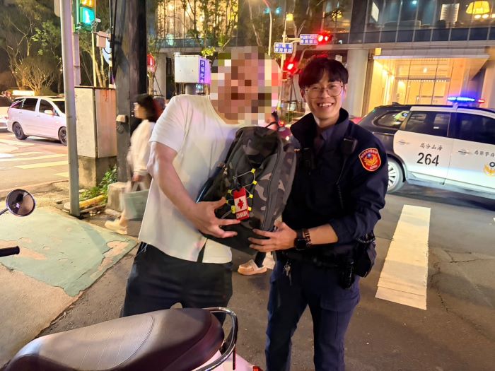 海山警30分鐘找回護照 加籍退休警致函市長感謝 7 《圖說》加籍男子Jean退休前任職於加拿大卡加利(Calgary)警察局。〈海山分局提供〉