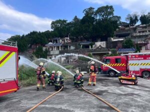 《圖說》清明期間消防局各大隊進行實兵搶救演練。〈消防局提供〉