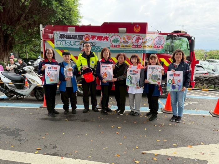 《圖說》防宣及義消志工協助清明防火宣導。〈消防局提供〉
