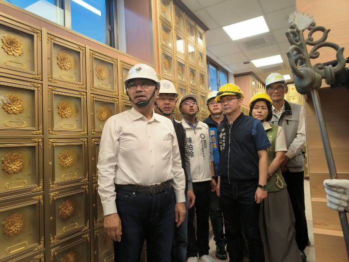 清明視察五城公墓 侯:完善市民生命終章服務 7 《圖說》侯友宜市長視察五城花園公墓附設納骨塔地下一樓工程。〈民政局提供〉