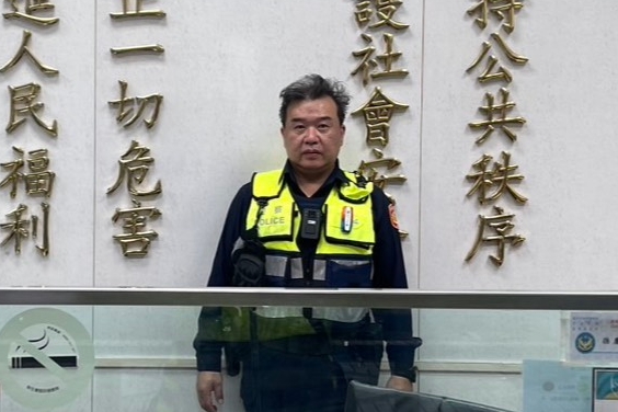 失智老翁外出誤闖上機車引道  士林警積極照護協助返家