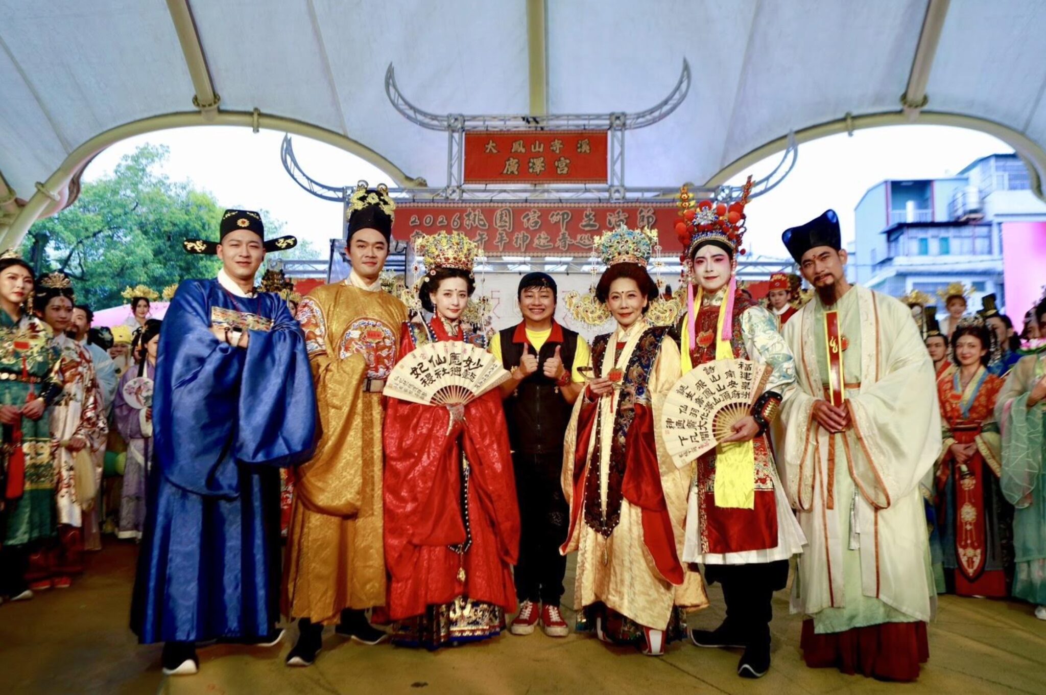 102位明星真人扮仙 神遊春巡嗨翻大溪 賴銘偉主辦壓力炸裂為父祝壽哭爆全場