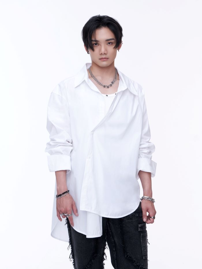 新美館開館周年 跨界交響×潮流音樂×無人機展演 16 《圖說》徐暐翔以溫暖且富感染力的歌聲,為新美館周年演唱會揭開序幕。〈文化局提供〉