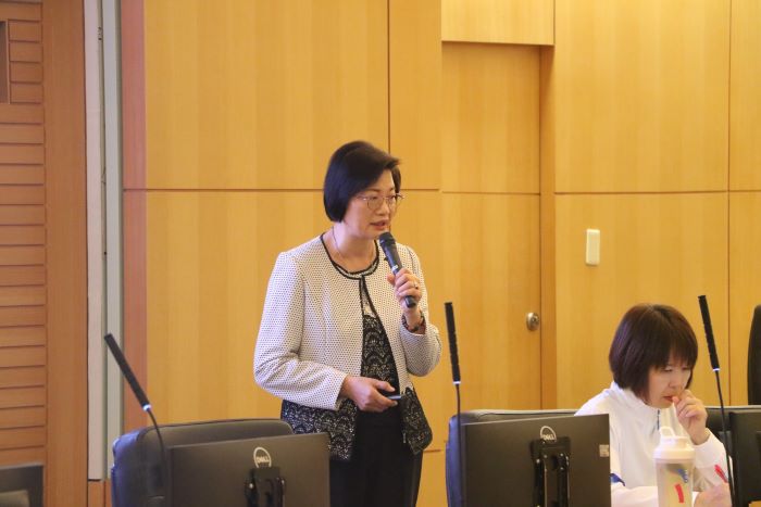 《圖說》社會局長李美珍在市政會議中，報告市府推動好日子愛心大平台的成果及精進。〈社會局提供〉